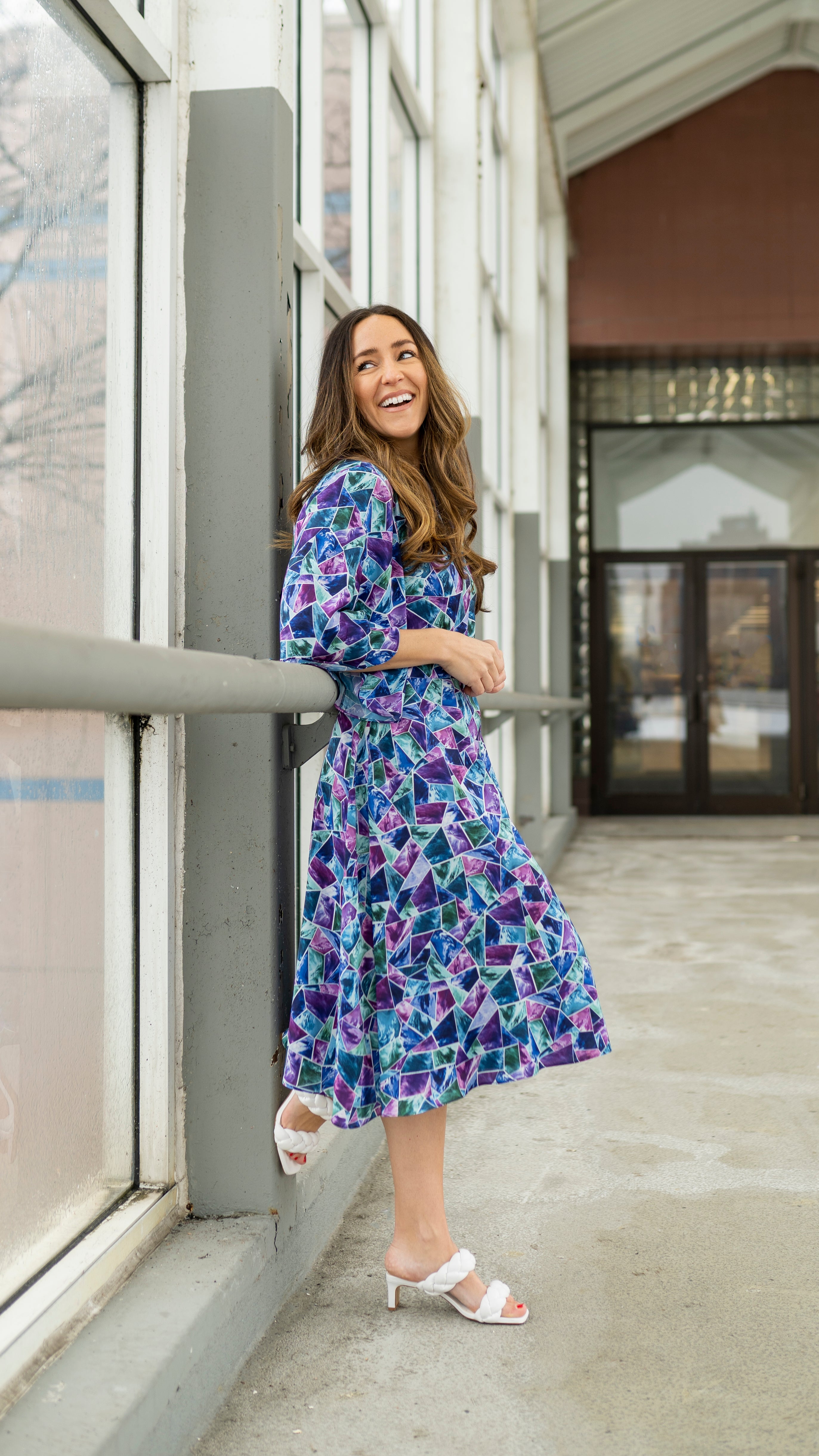 Soft Flared Dress with Gathered Neckline and Voluminous Sleeves