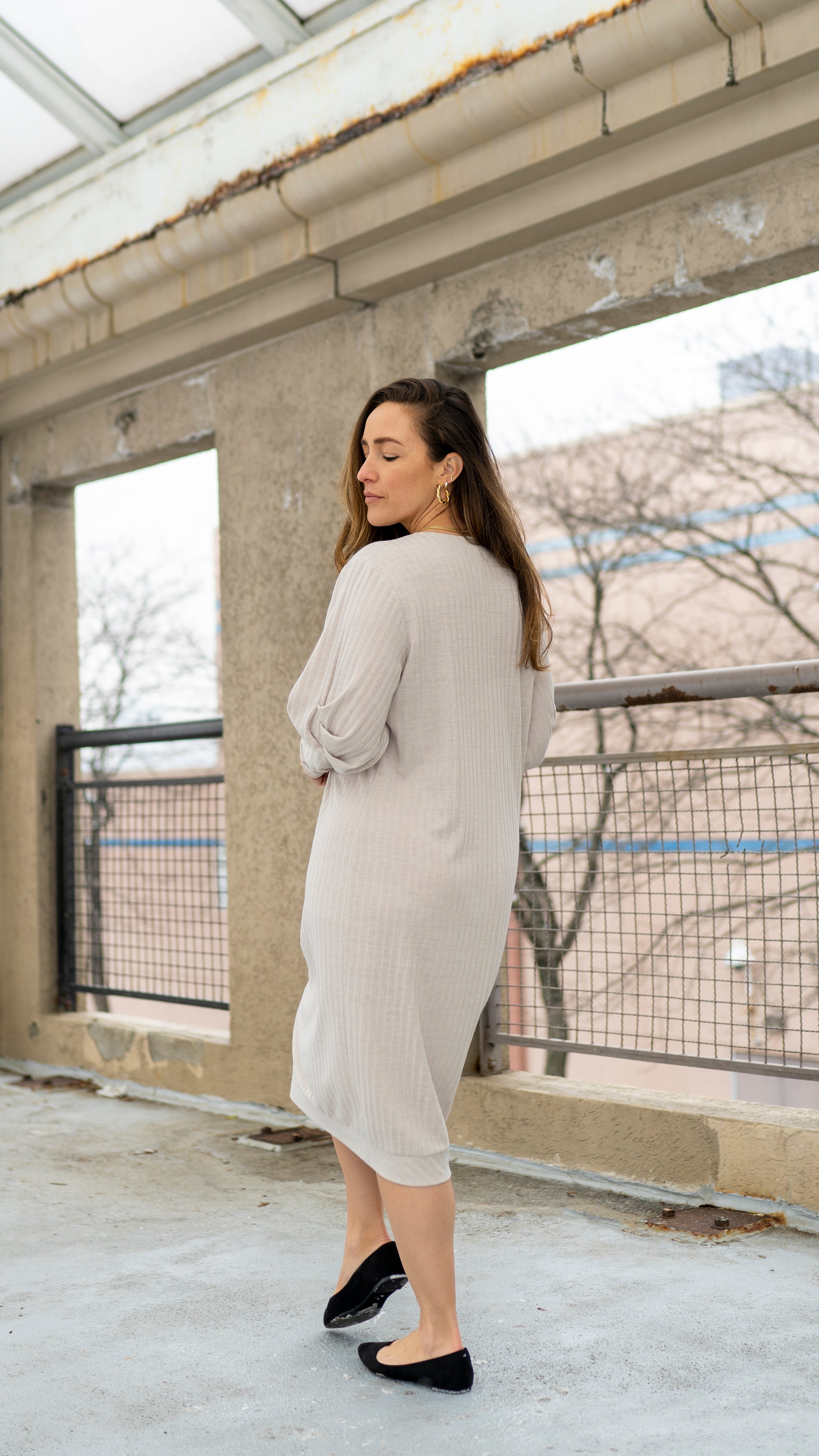 Lightweight Sweater Dress with Puffed Sleeve